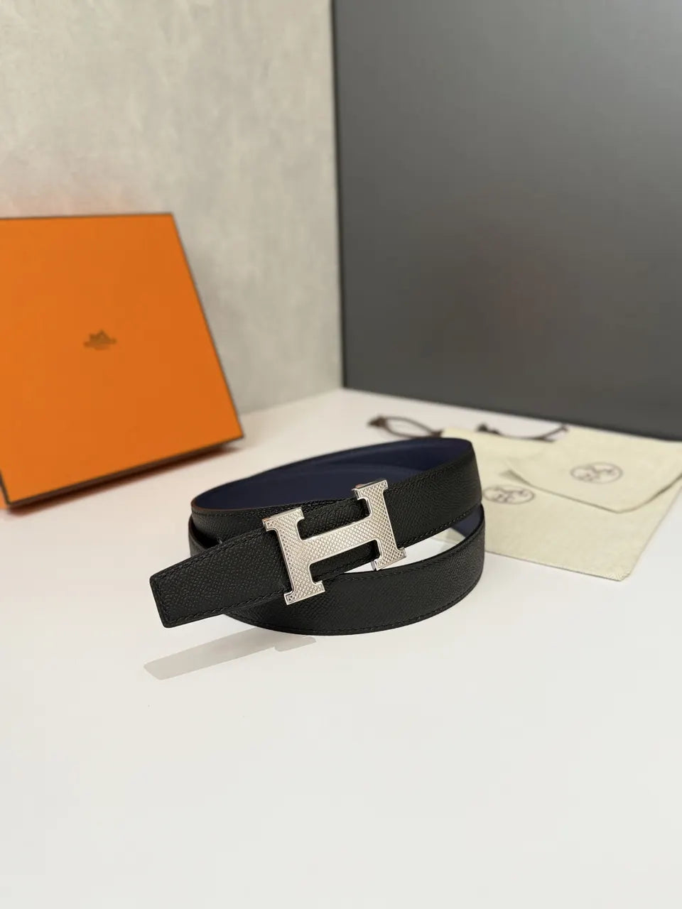 Hermès Reversible Black Leather Belt - Hình 2