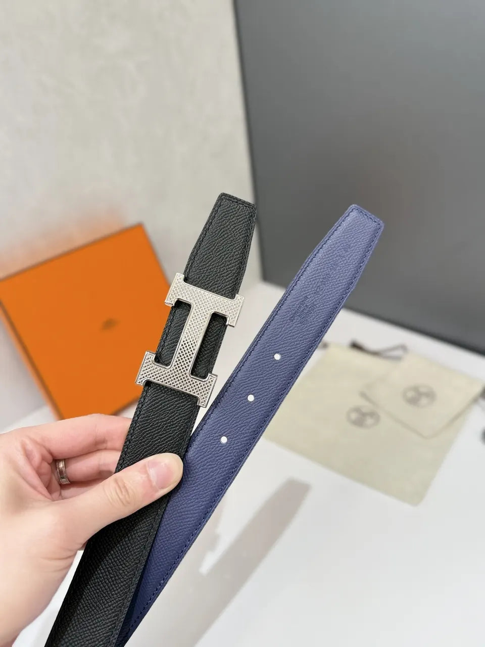 Hermès Reversible Black Leather Belt - Hình 3