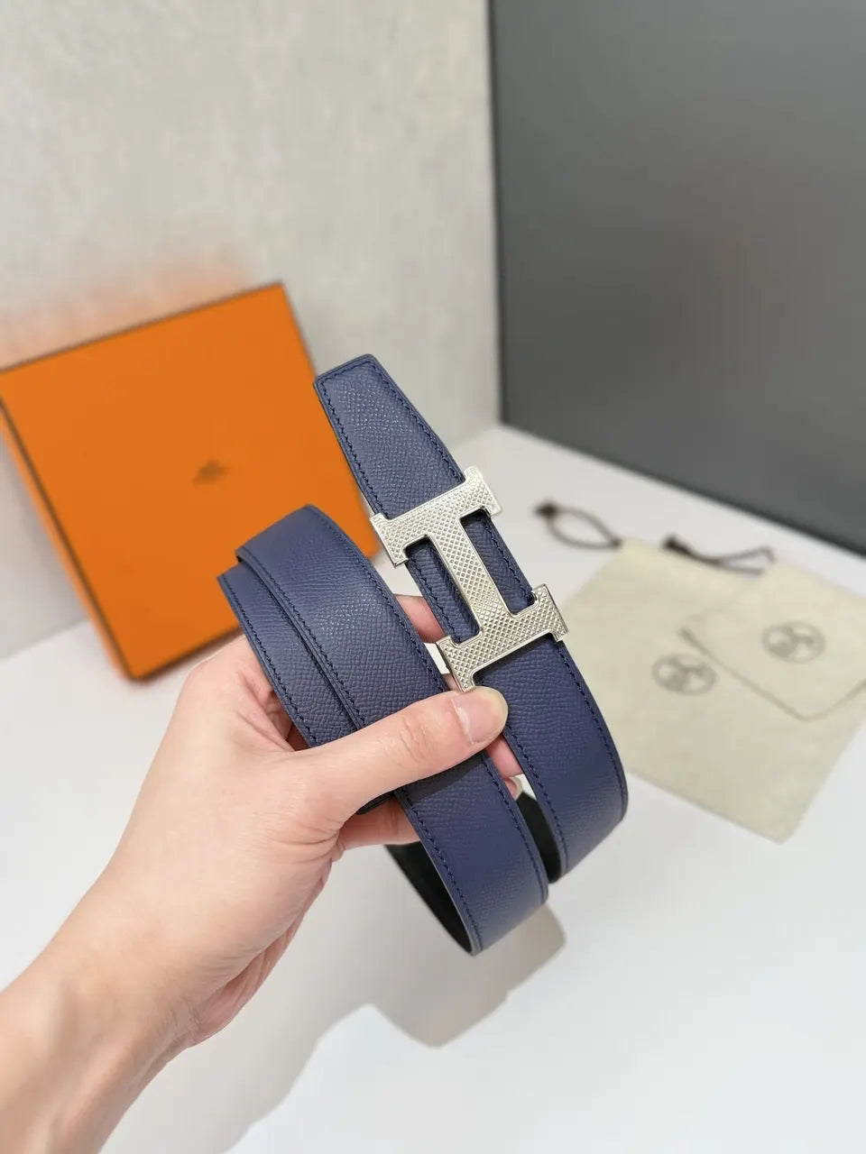 Hermès Reversible Black Leather Belt - Hình 5