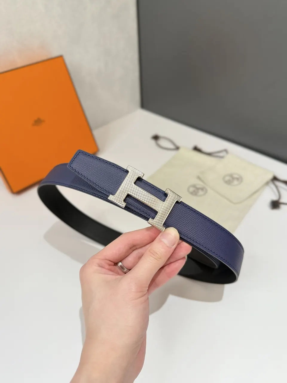 Hermès Reversible Black Leather Belt - Hình 6