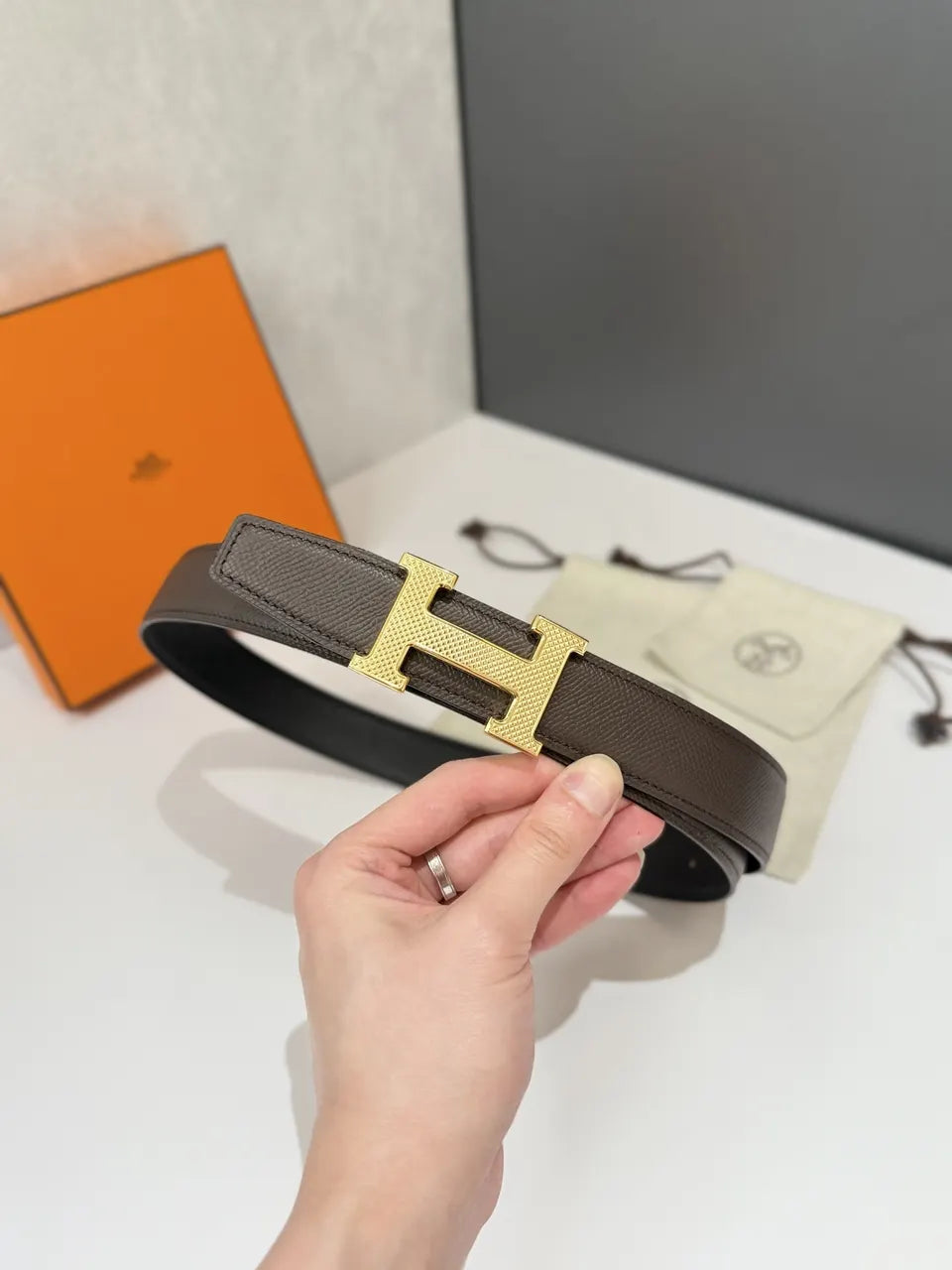 Hermès Black Leather Belt Gold H - Hình 6