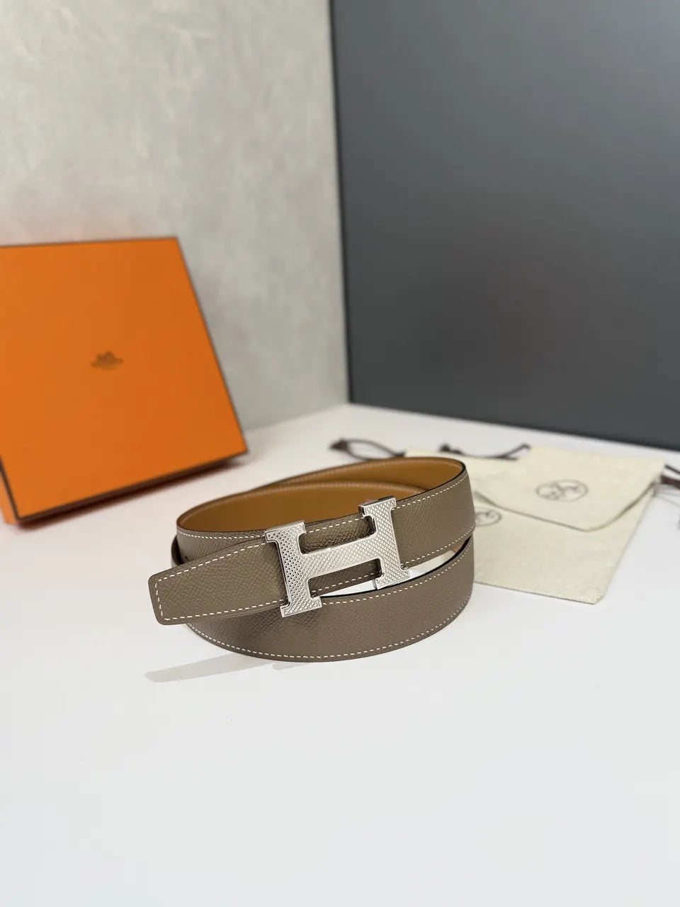 silver Hermès Taupe Leather Belt - Hình 2