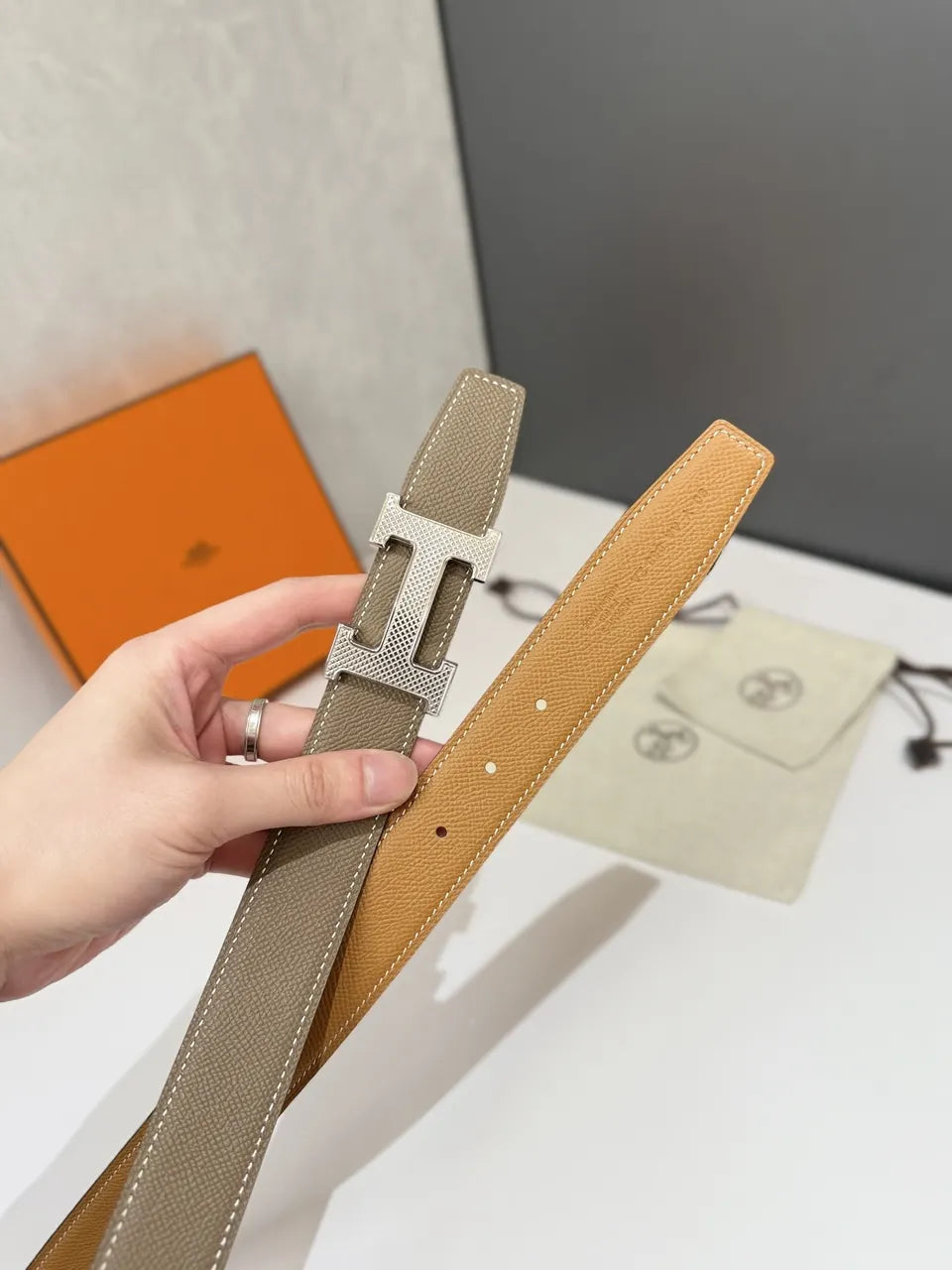 silver Hermès Taupe Leather Belt - Hình 3