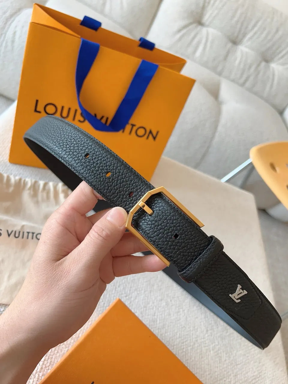 gold rectangular Louis Vuitton Black Leather Belt - Hình 2