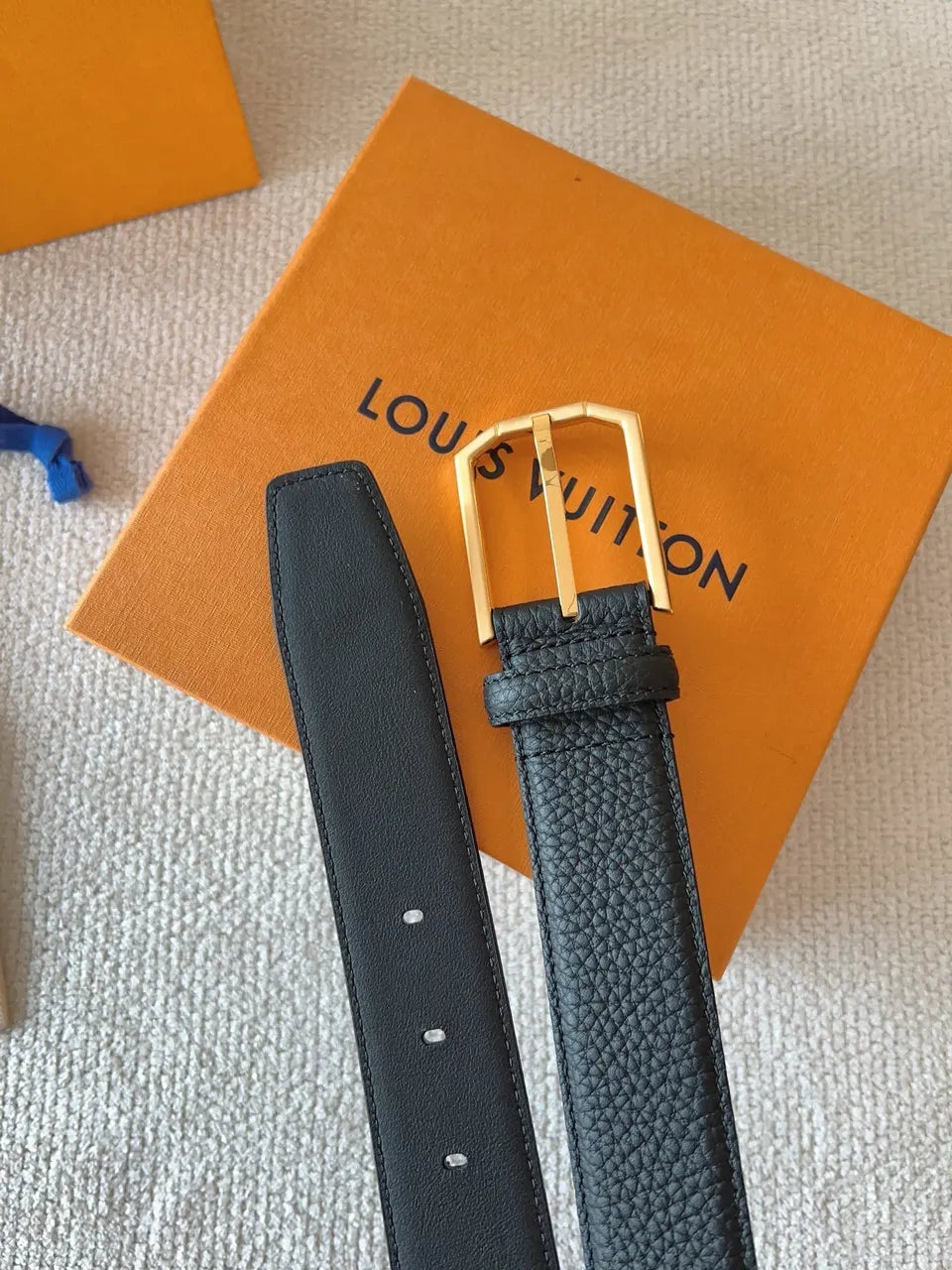 gold rectangular Louis Vuitton Black Leather Belt - Hình 6