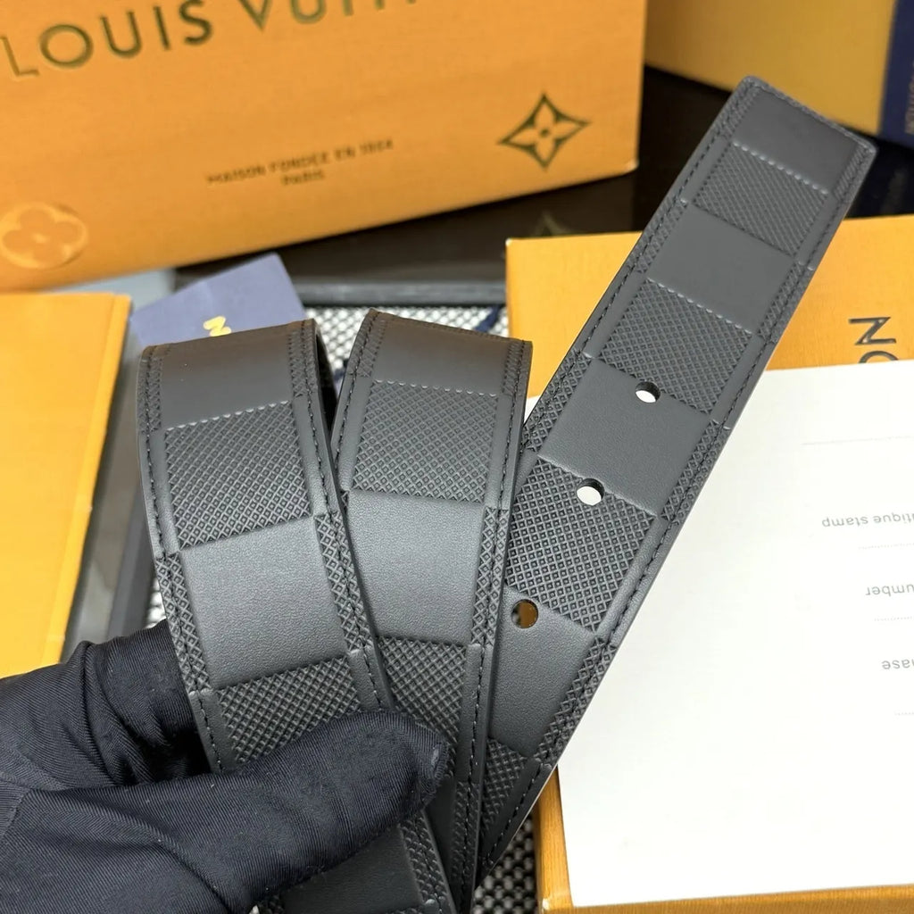 silver ornate Louis Vuitton Damier Infini Belt - Hình 6