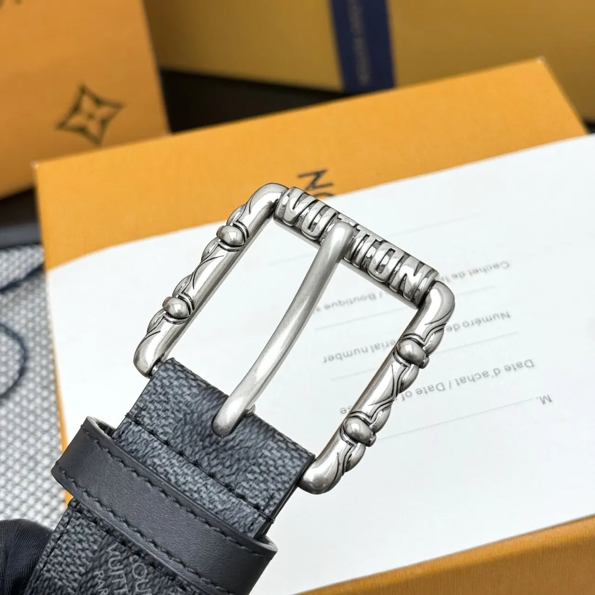 silver ornate Louis Vuitton Damier Infini Belt - Hình 8
