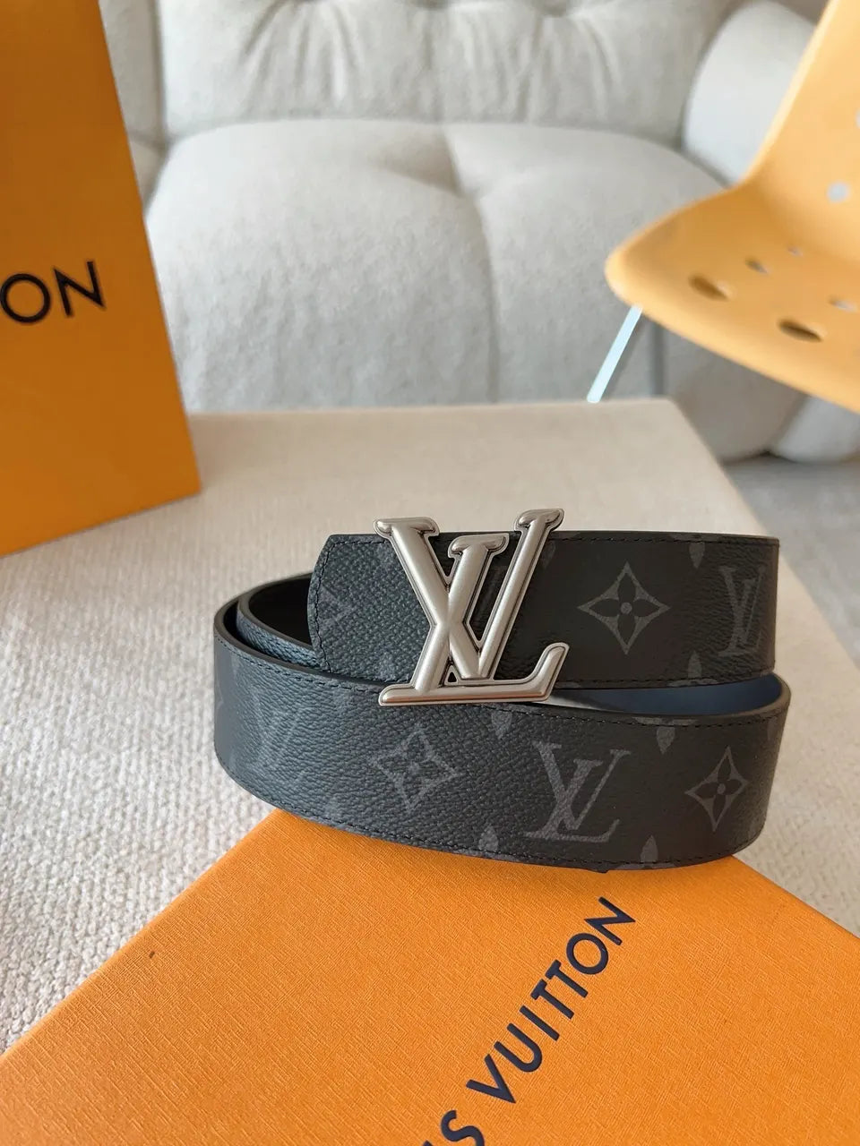 silver buckle Louis Vuitton Gray Monogram Belt - Hình 4