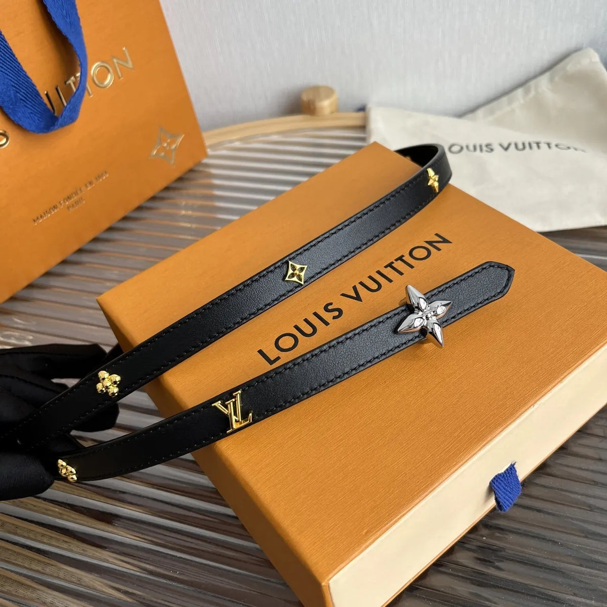 Louis Vuitton Black Leather Star Belt - Hình 9