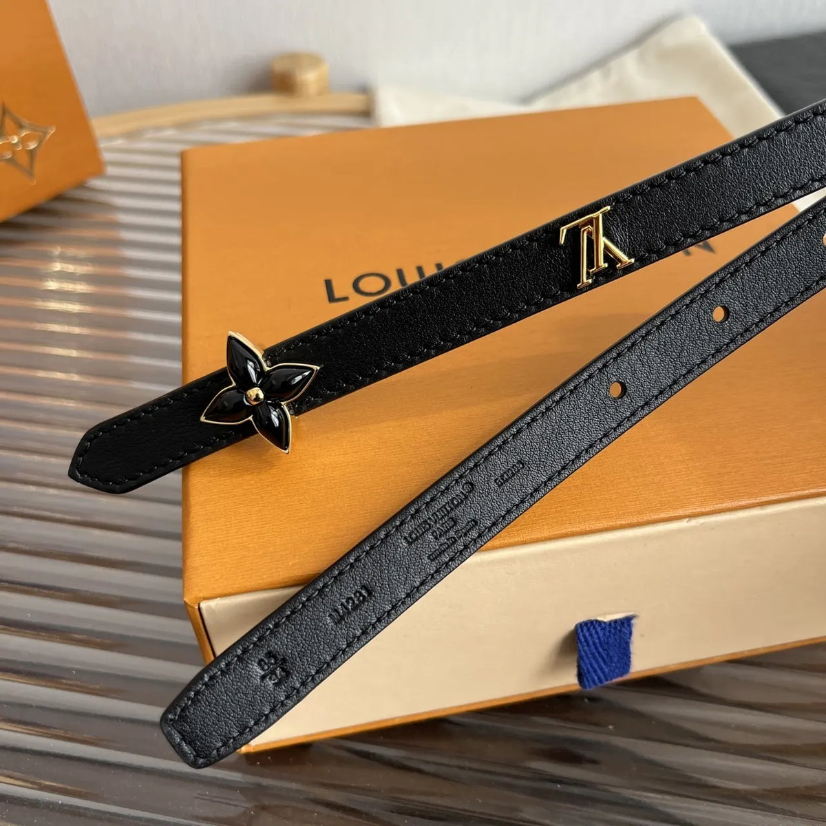 Louis Vuitton Skinny Black Leather Belt gold - Hình 5