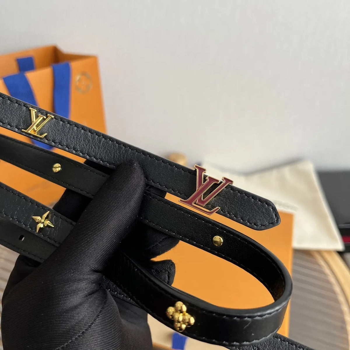 Louis Vuitton Mini Black Leather Belt - Hình 9
