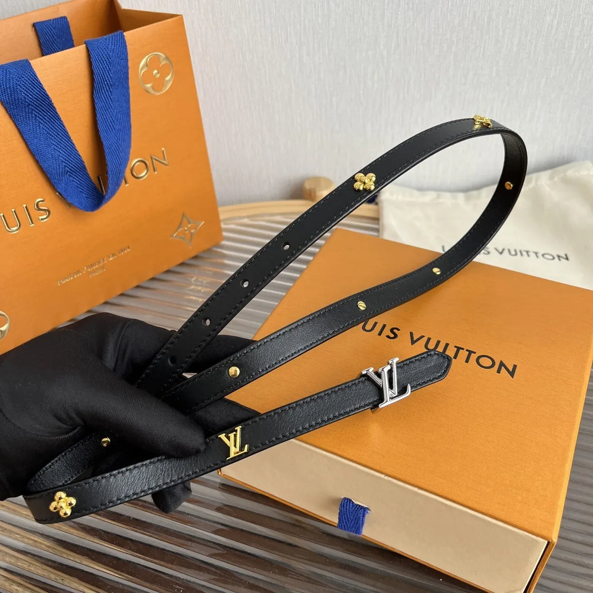 silver Louis Vuitton Skinny Black Leather Belt - Hình 6
