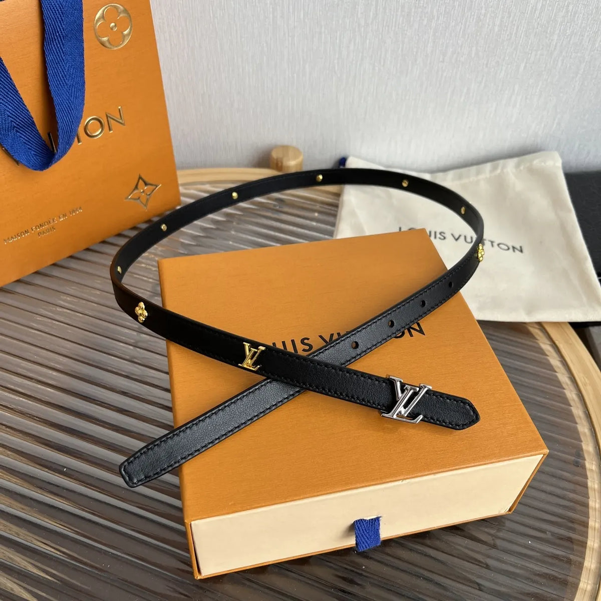 silver Louis Vuitton Skinny Black Leather Belt - Hình 9
