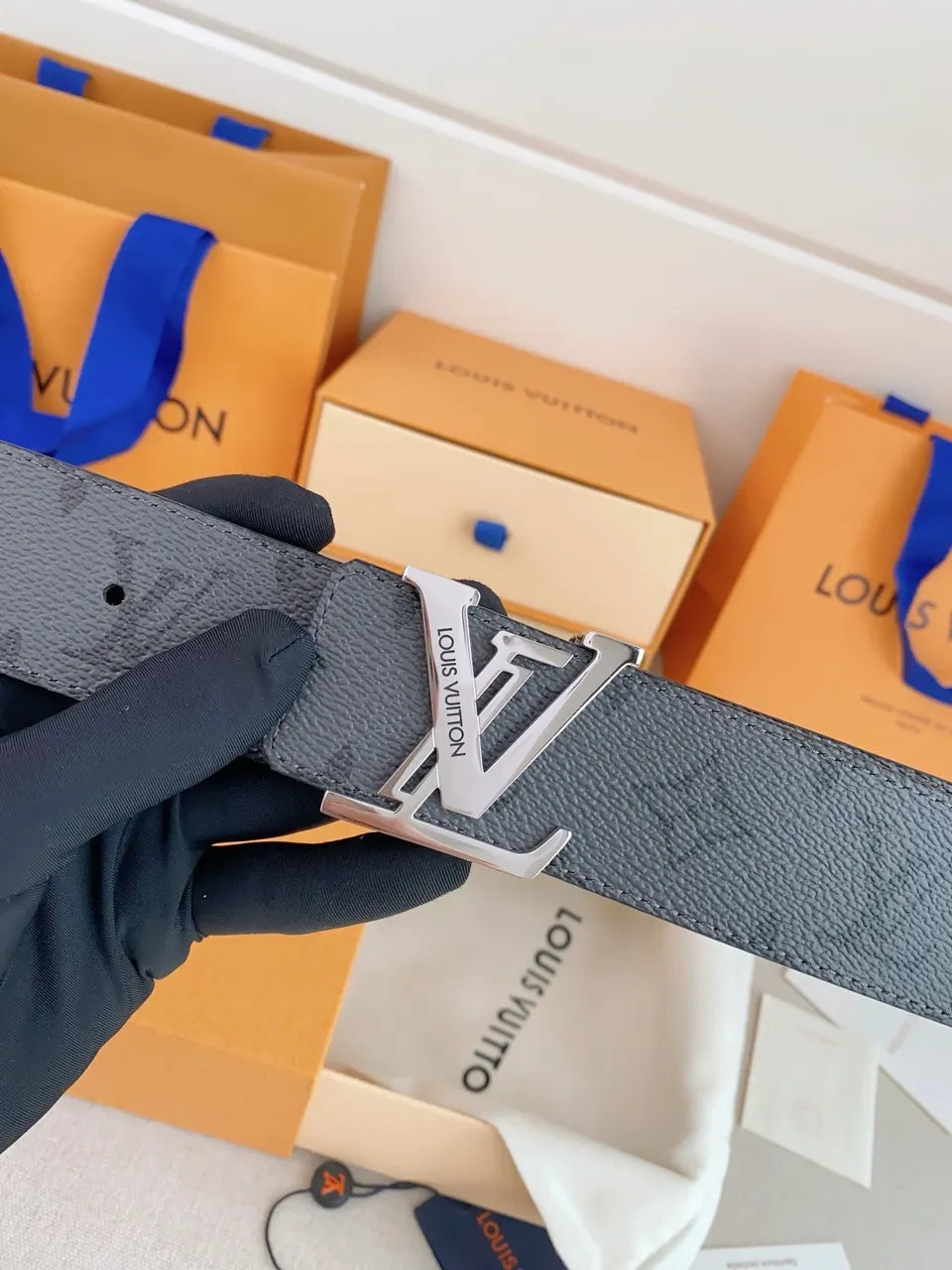 louis Gray Monogram Shadow Belt - Hình 4