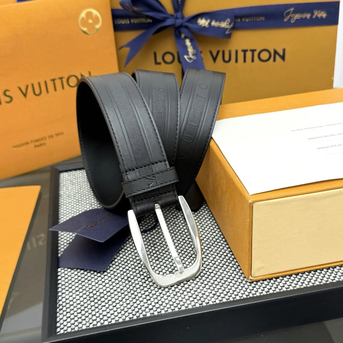 LV Grained Black Leather Belt - Hình 3