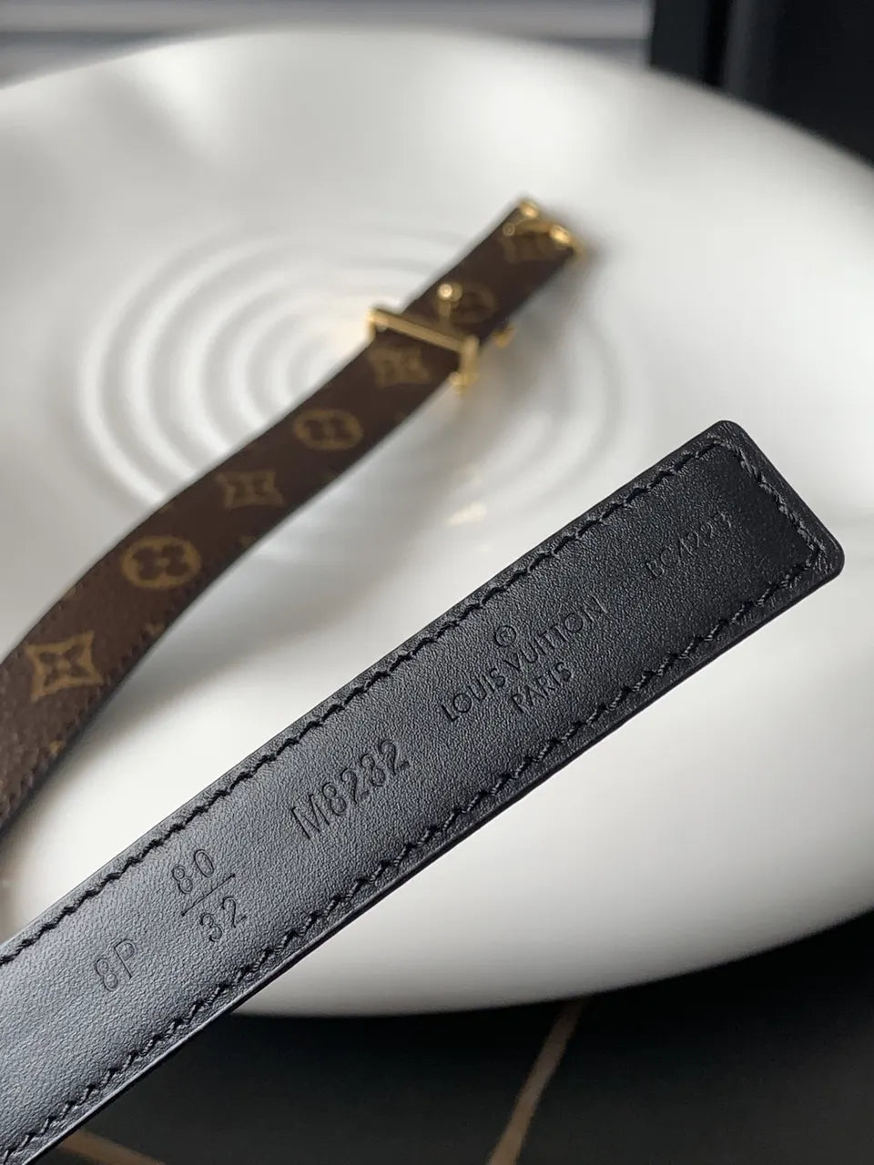 LV Reversible Black Leather Belt - Hình 5