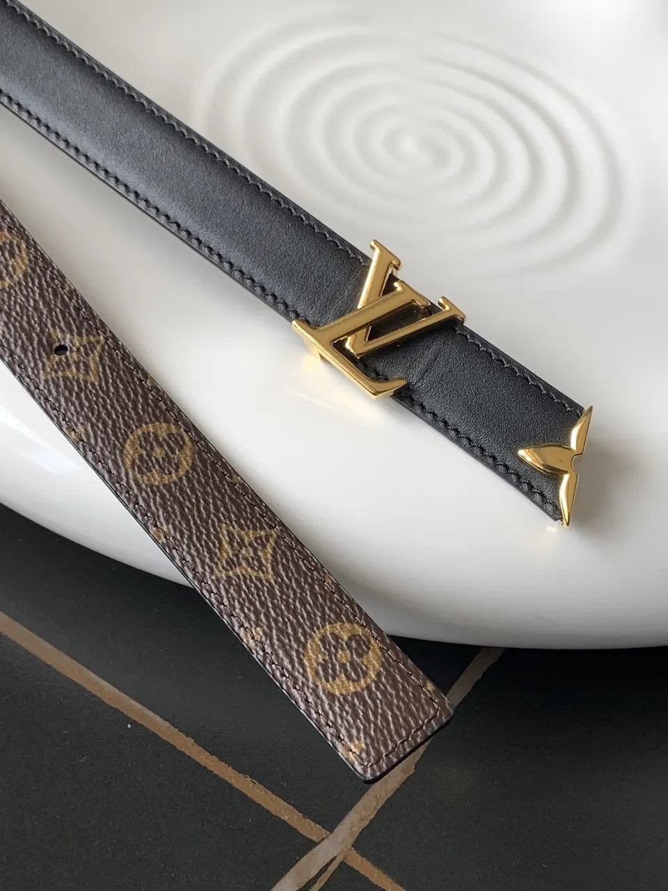 LV Reversible Black Leather Belt - Hình 6