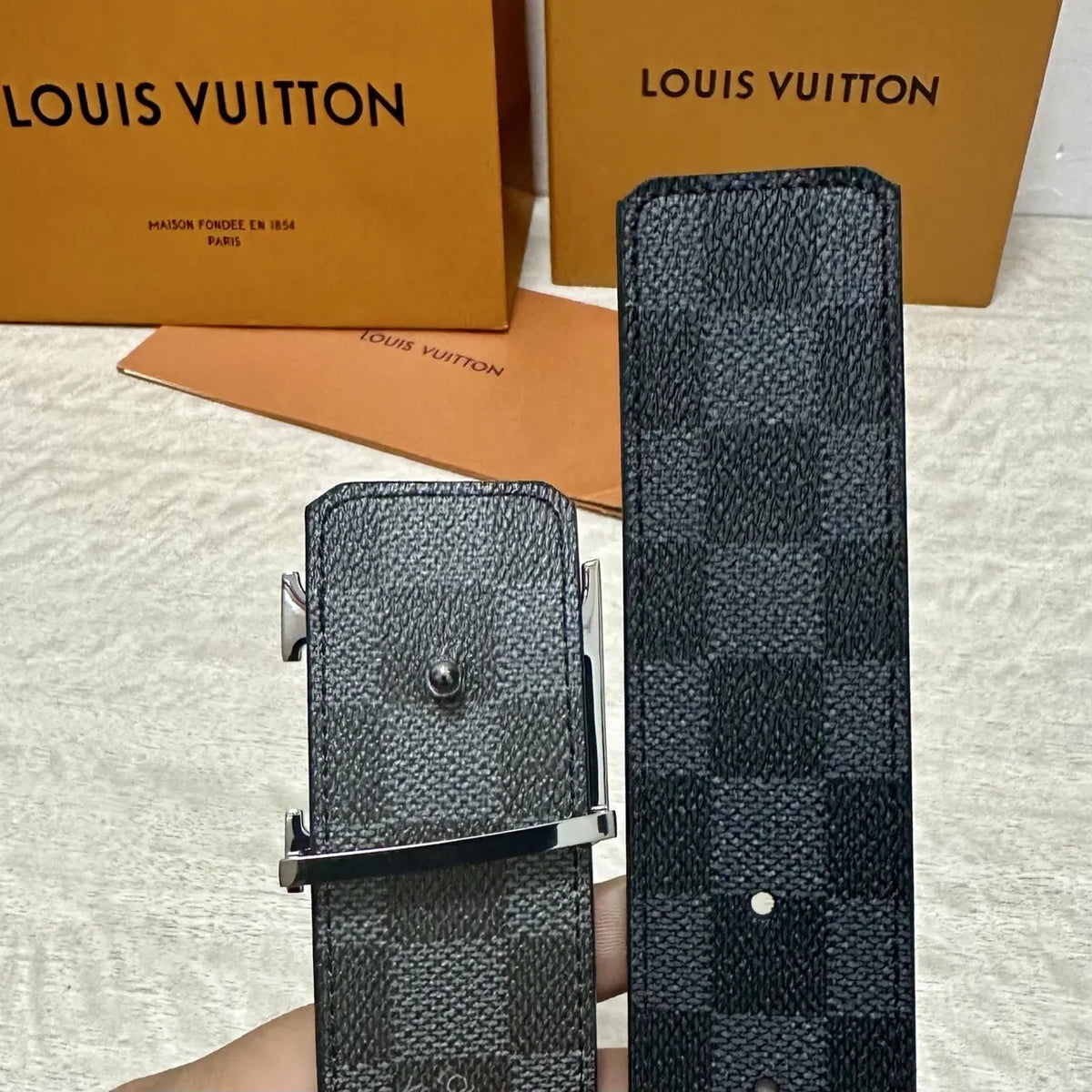 silver floral Louis Vuitton Damier Infini Belt - Hình 5