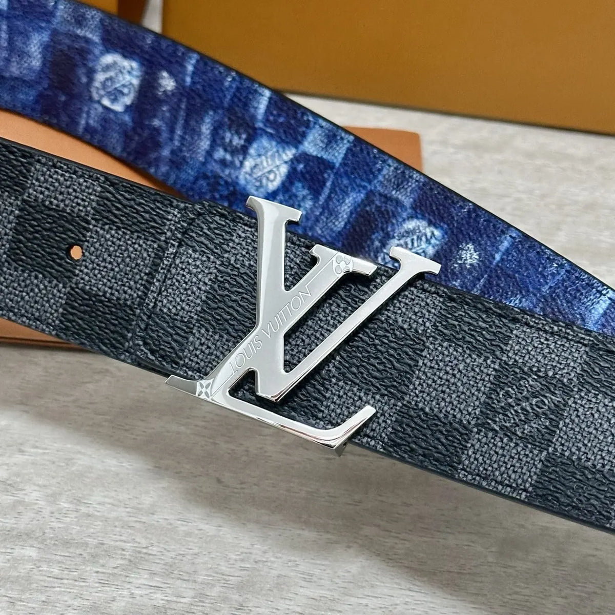 silver Louis Vuitton Damier Cobalt Belt - Hình 2