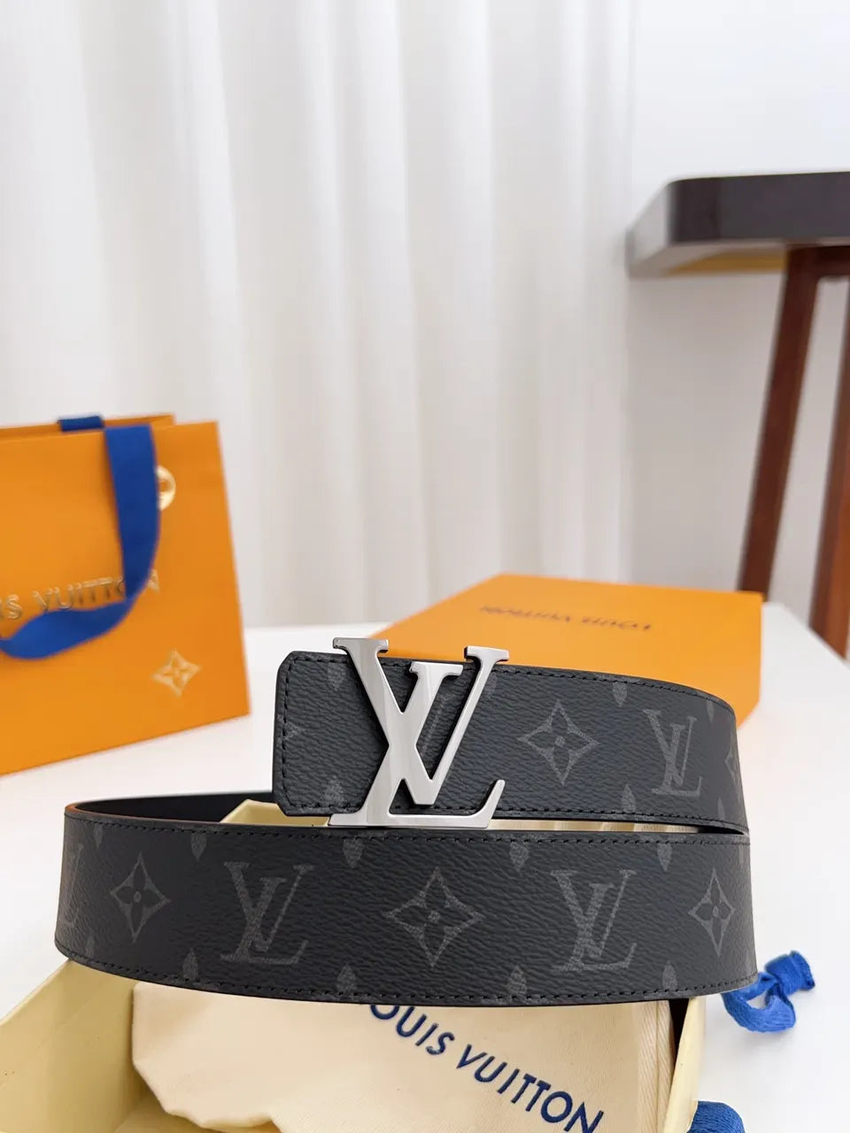 lv Louis Vuitton Grey Monogram Shadow Belt - Hình 2