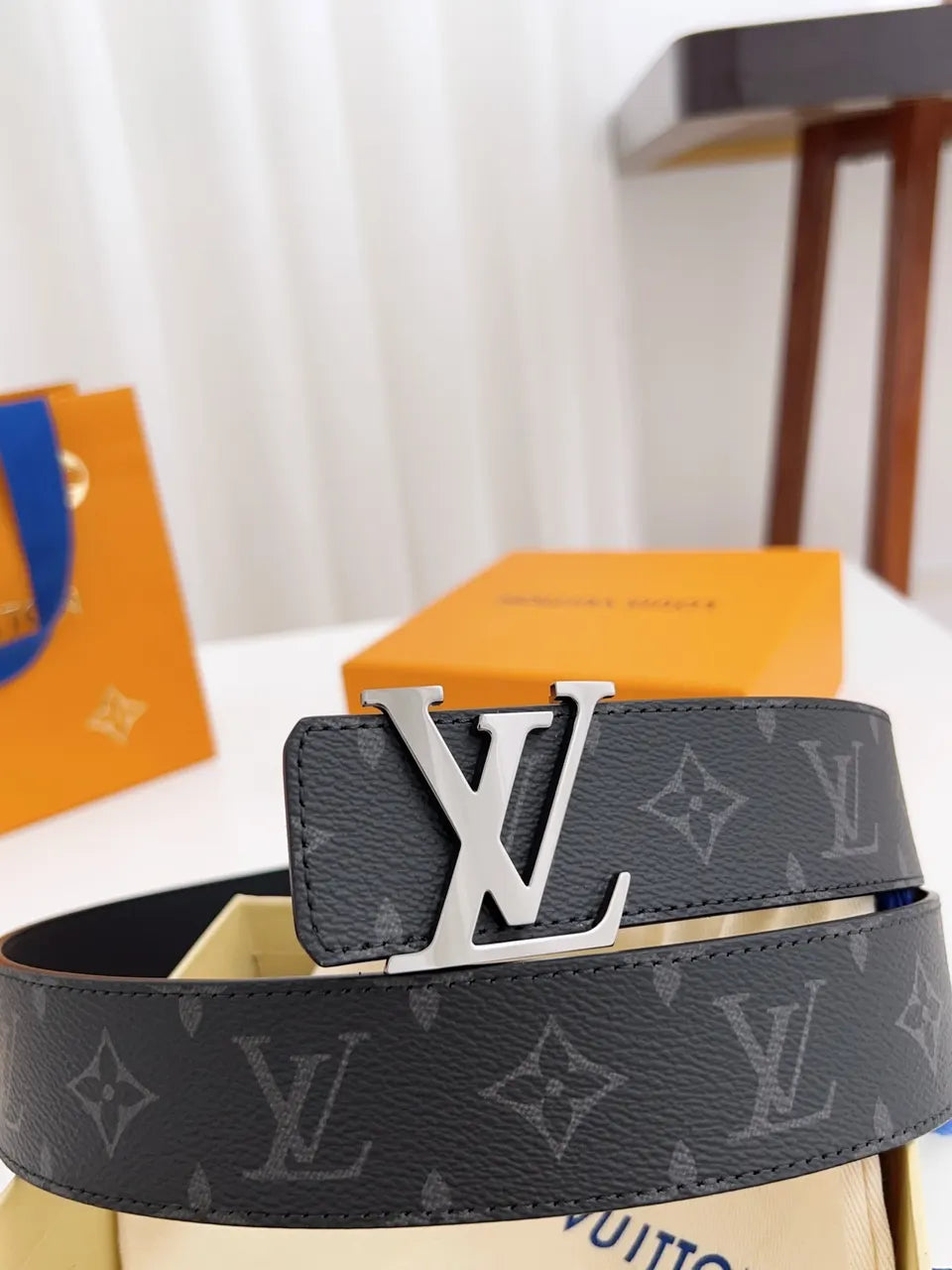 lv Louis Vuitton Grey Monogram Shadow Belt - Hình 3