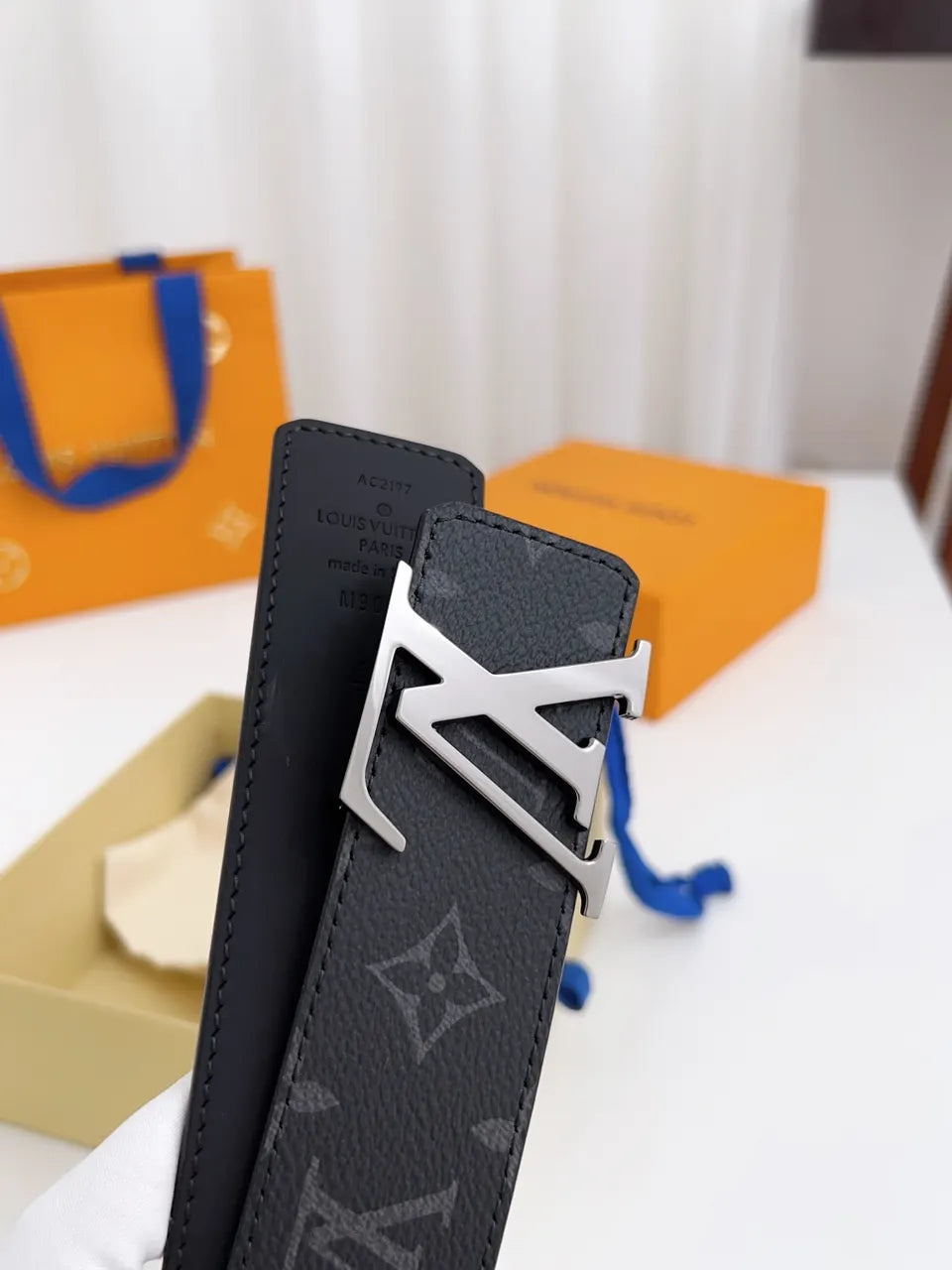 lv Louis Vuitton Grey Monogram Shadow Belt - Hình 4