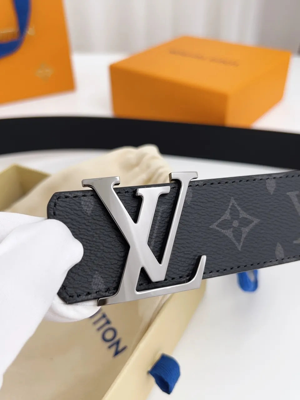 lv Louis Vuitton Grey Monogram Shadow Belt - Hình 5