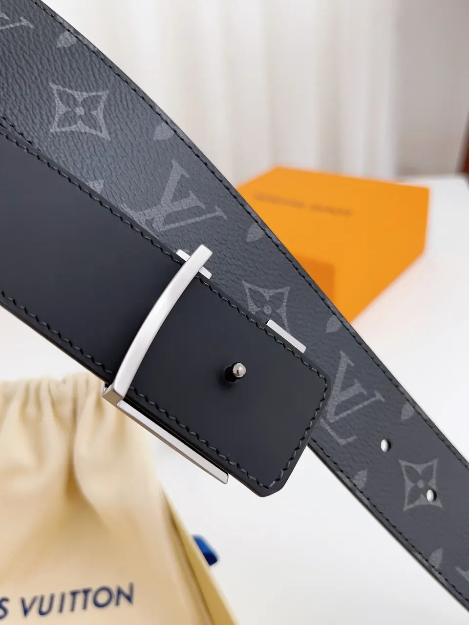 lv Louis Vuitton Grey Monogram Shadow Belt - Hình 6