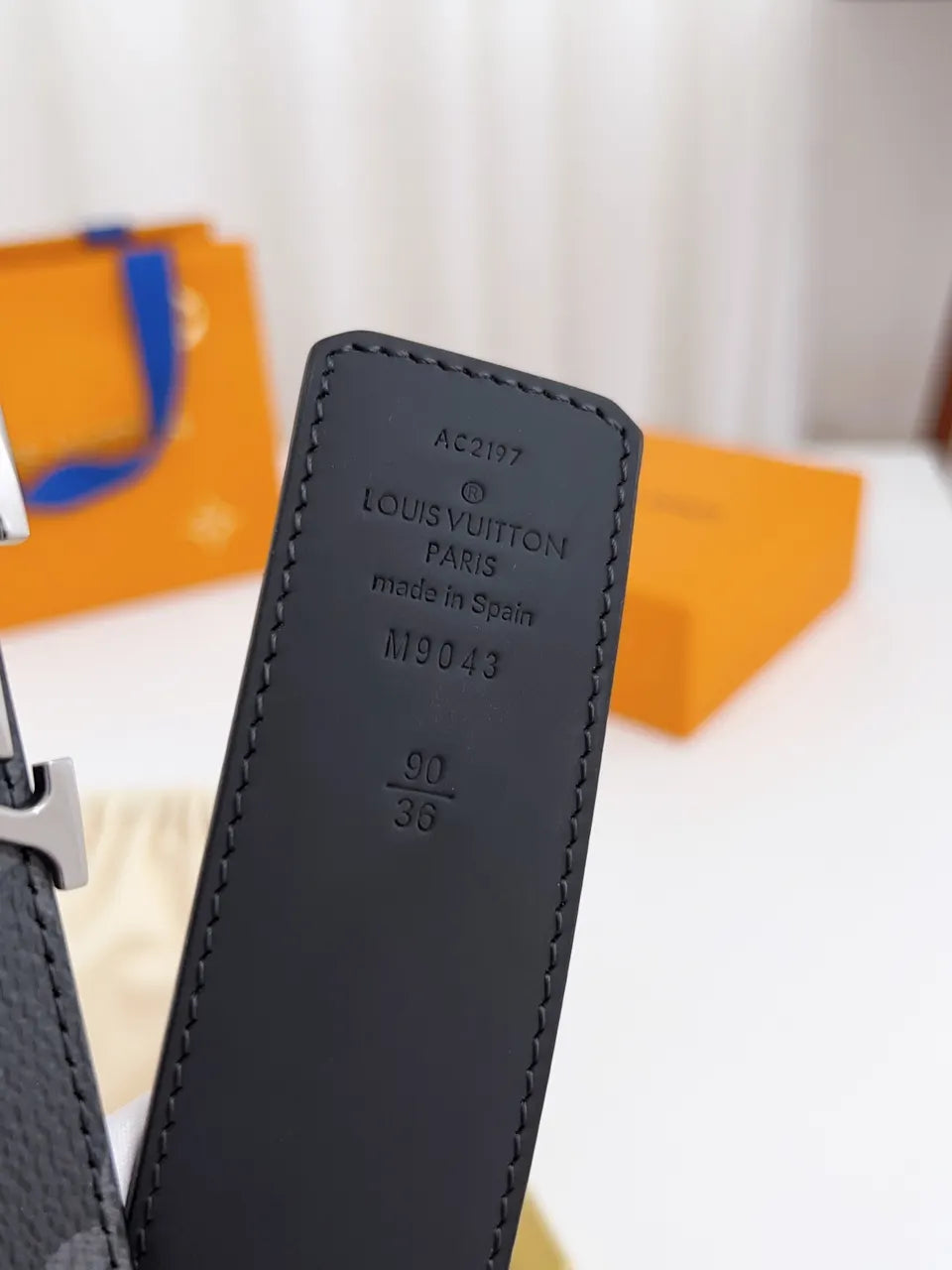 lv Louis Vuitton Grey Monogram Shadow Belt - Hình 7