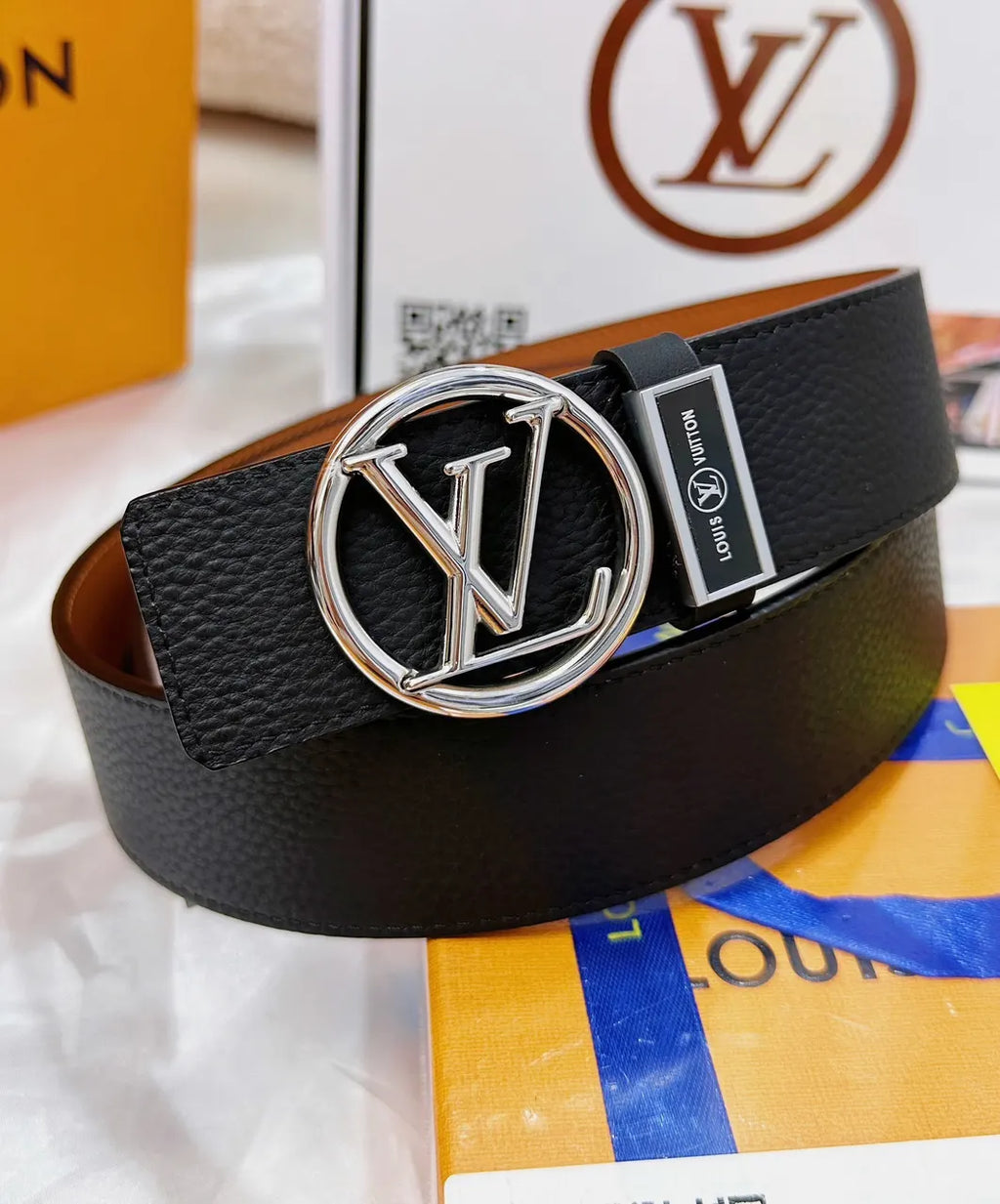 LV Reversible Leather Belt - Hình 3