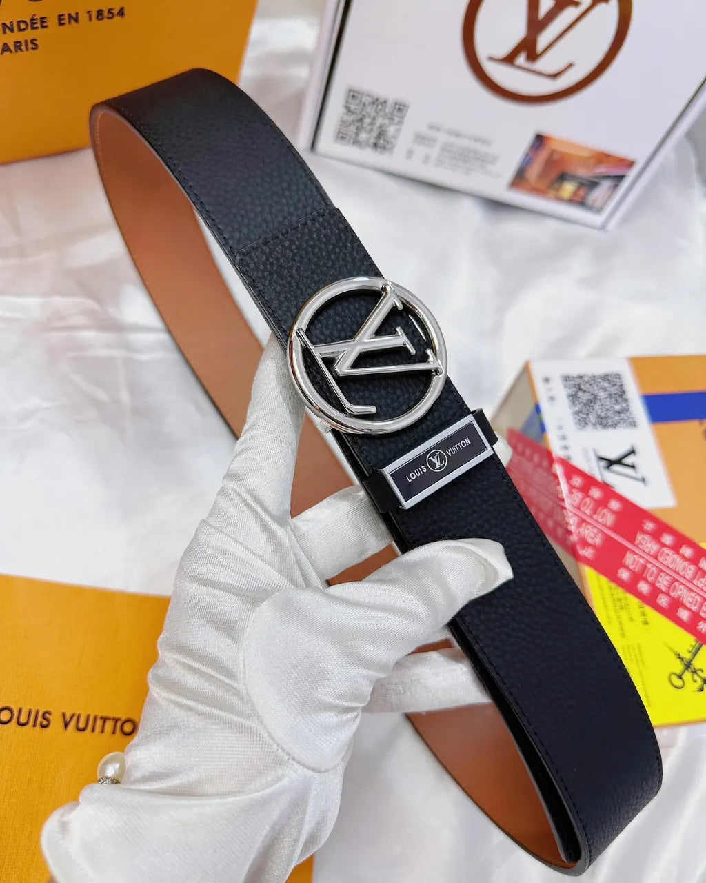 circular Louis Vuitton Caramel Leather Belt - Hình 3