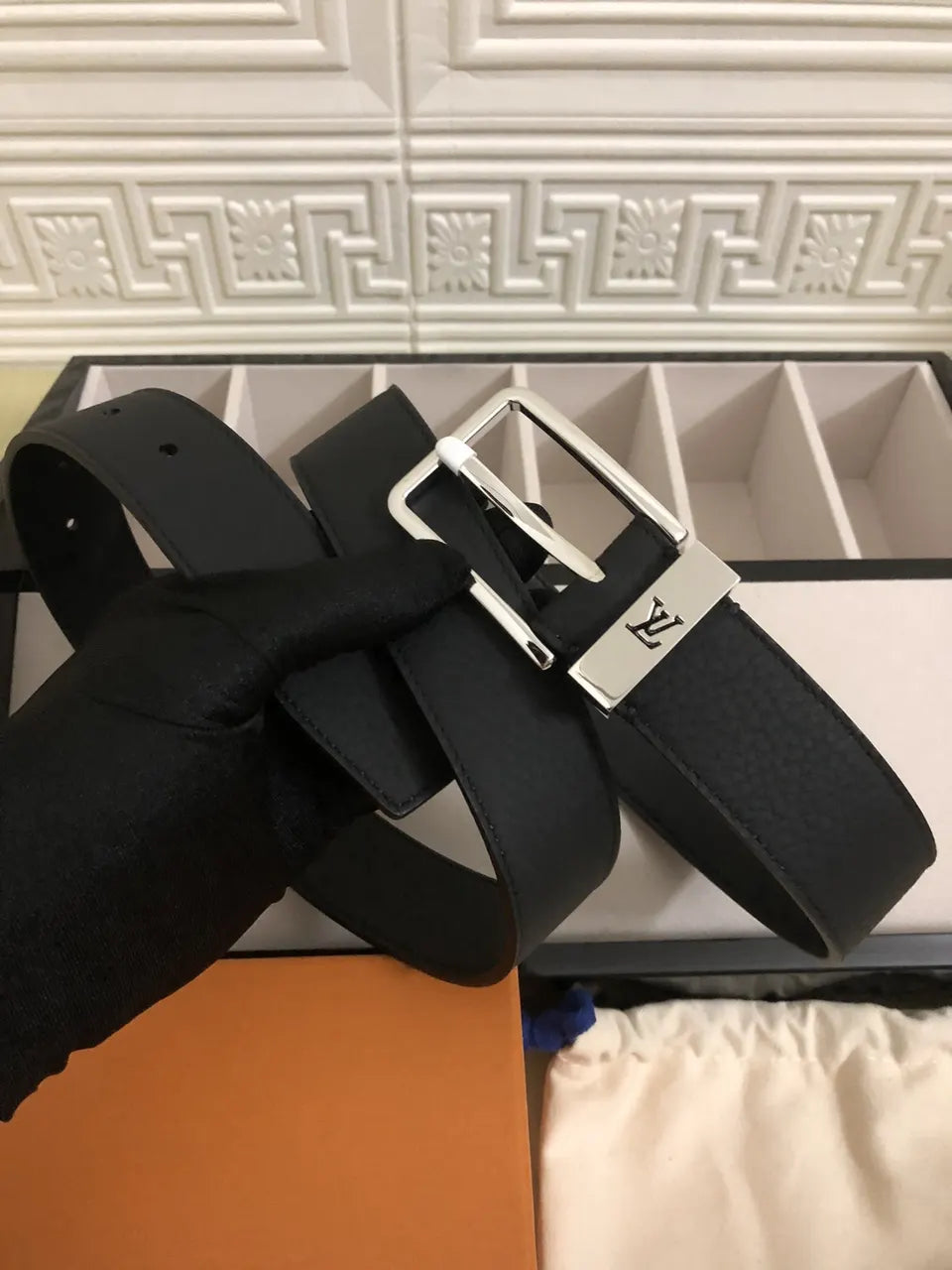 silver Louis Vuitton Smooth Black Leather Belt - Hình 3