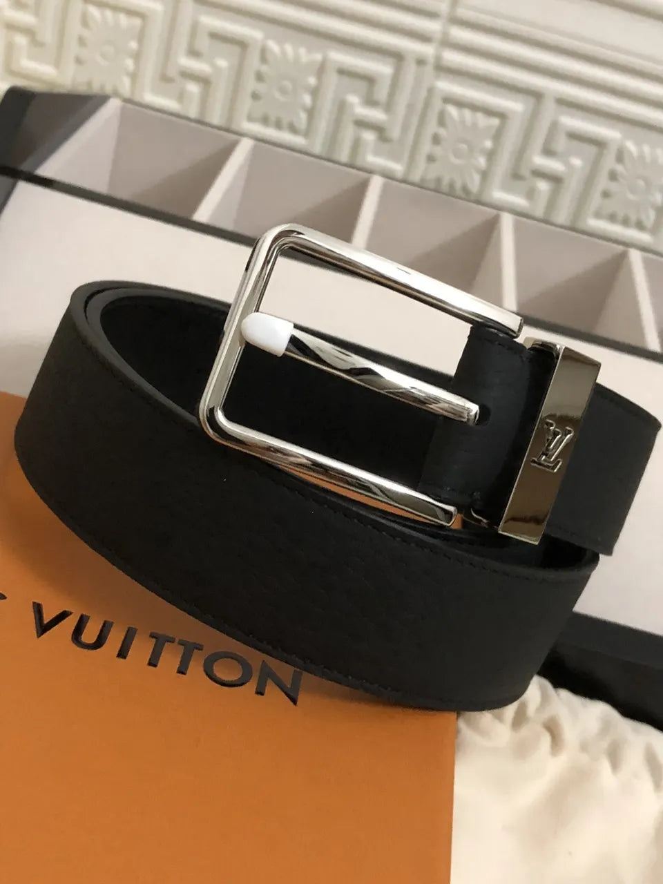 silver Louis Vuitton Smooth Black Leather Belt - Hình 5