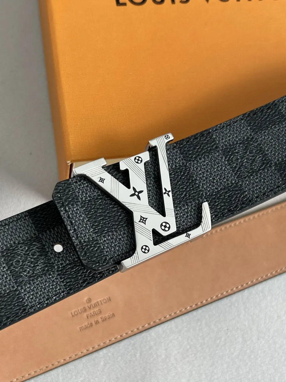 Damier Infini Silver LV Belt - Hình 3