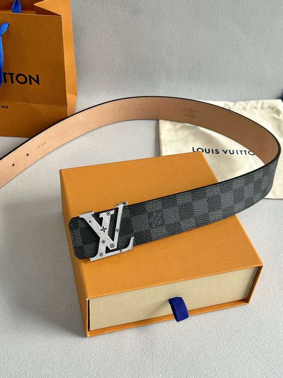 Damier Infini Silver LV Belt - Hình 4