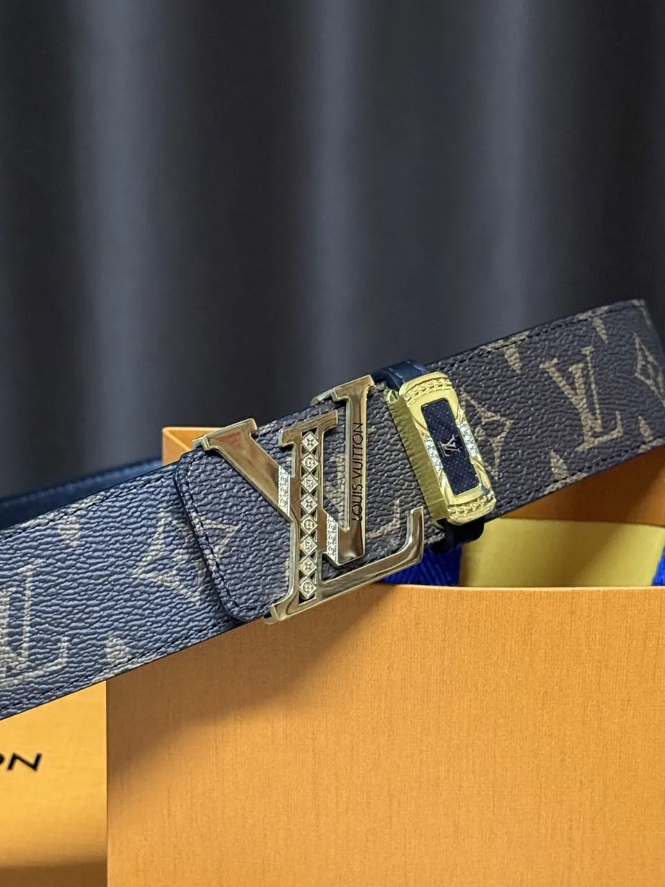 Louis Vuitton Gold Crystal Belt - Hình 7