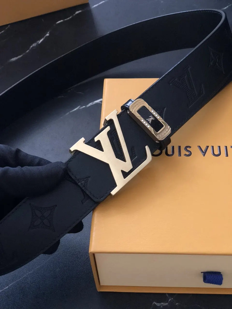 gold lv Louis Vuitton Black Embossed Belt - Hình 4