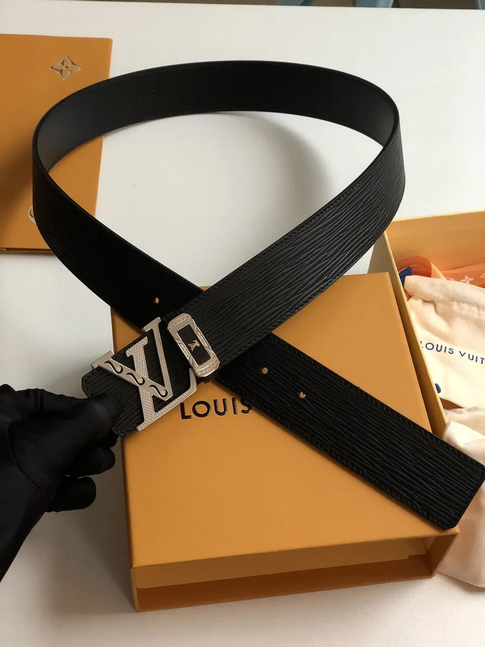 silver lv Louis Vuitton Black Epi Leather Belt - Hình 2