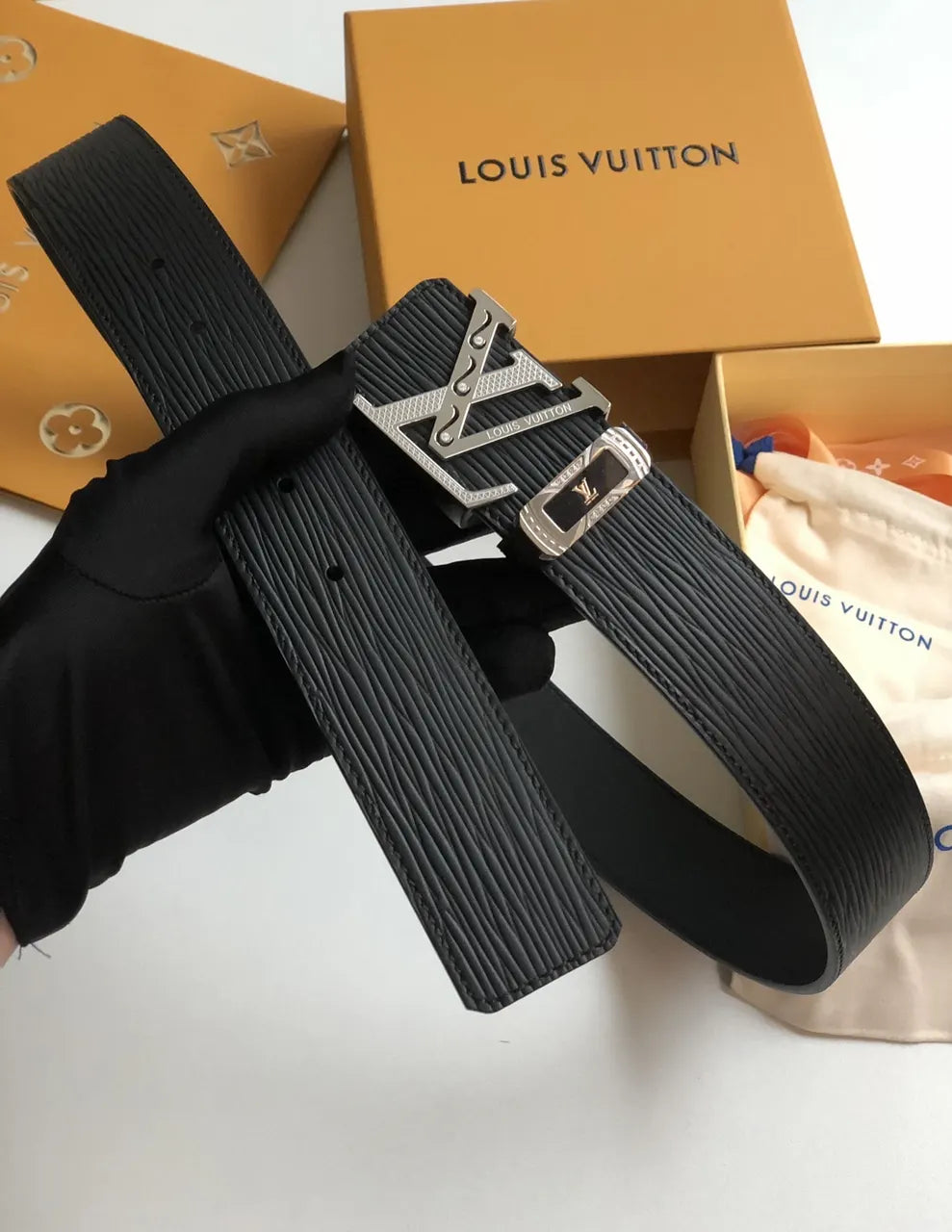 silver lv Louis Vuitton Black Epi Leather Belt - Hình 3