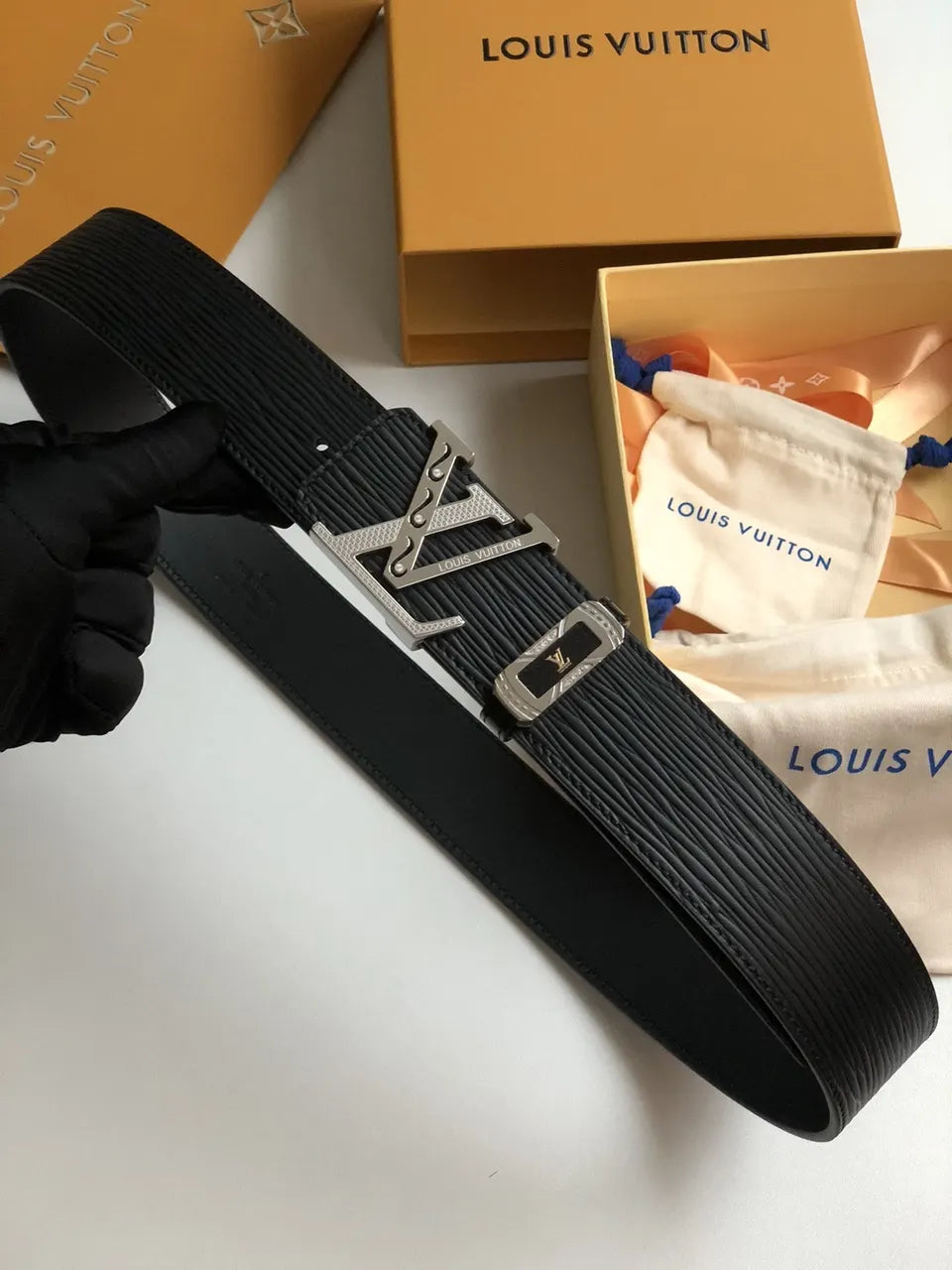 silver lv Louis Vuitton Black Epi Leather Belt - Hình 4