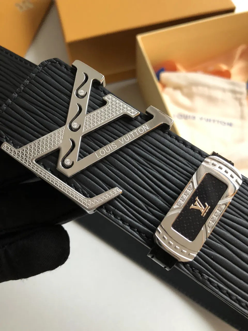 silver lv Louis Vuitton Black Epi Leather Belt - Hình 5