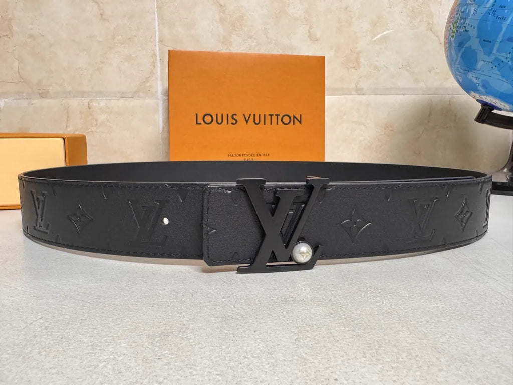 Louis Vuitton Pearl Buckle Belt