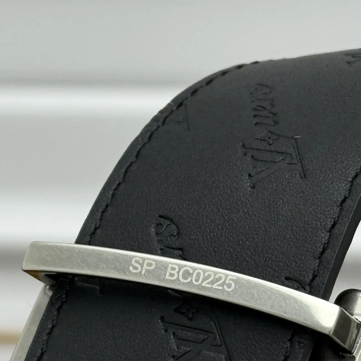 silver Louis Vuitton Grey Monogram Shadow Belt - Hình 6