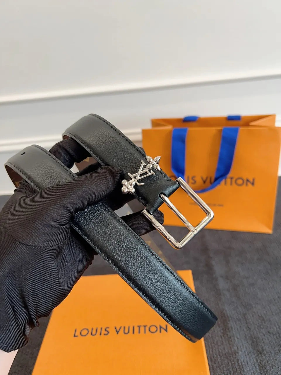 Louis Vuitton Flower Buckle Belt black
