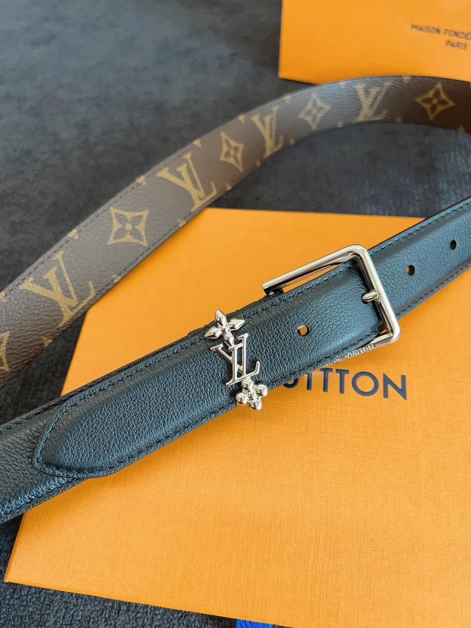 Louis Vuitton Flower Buckle Belt black - Hình 2