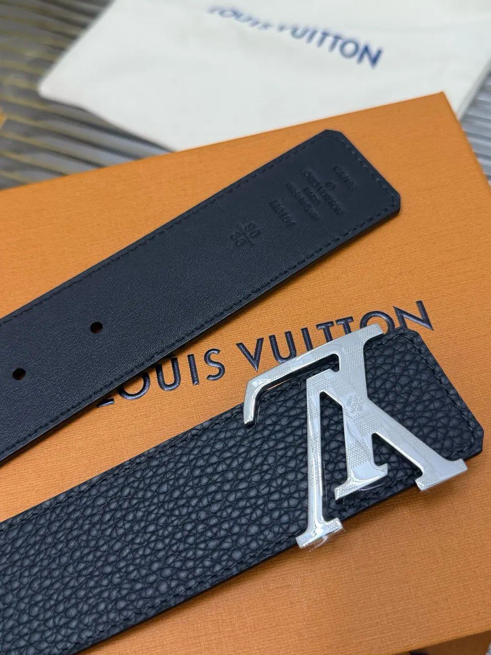 Louis Vuitton Black Pebbled Leather Belt - Hình 6