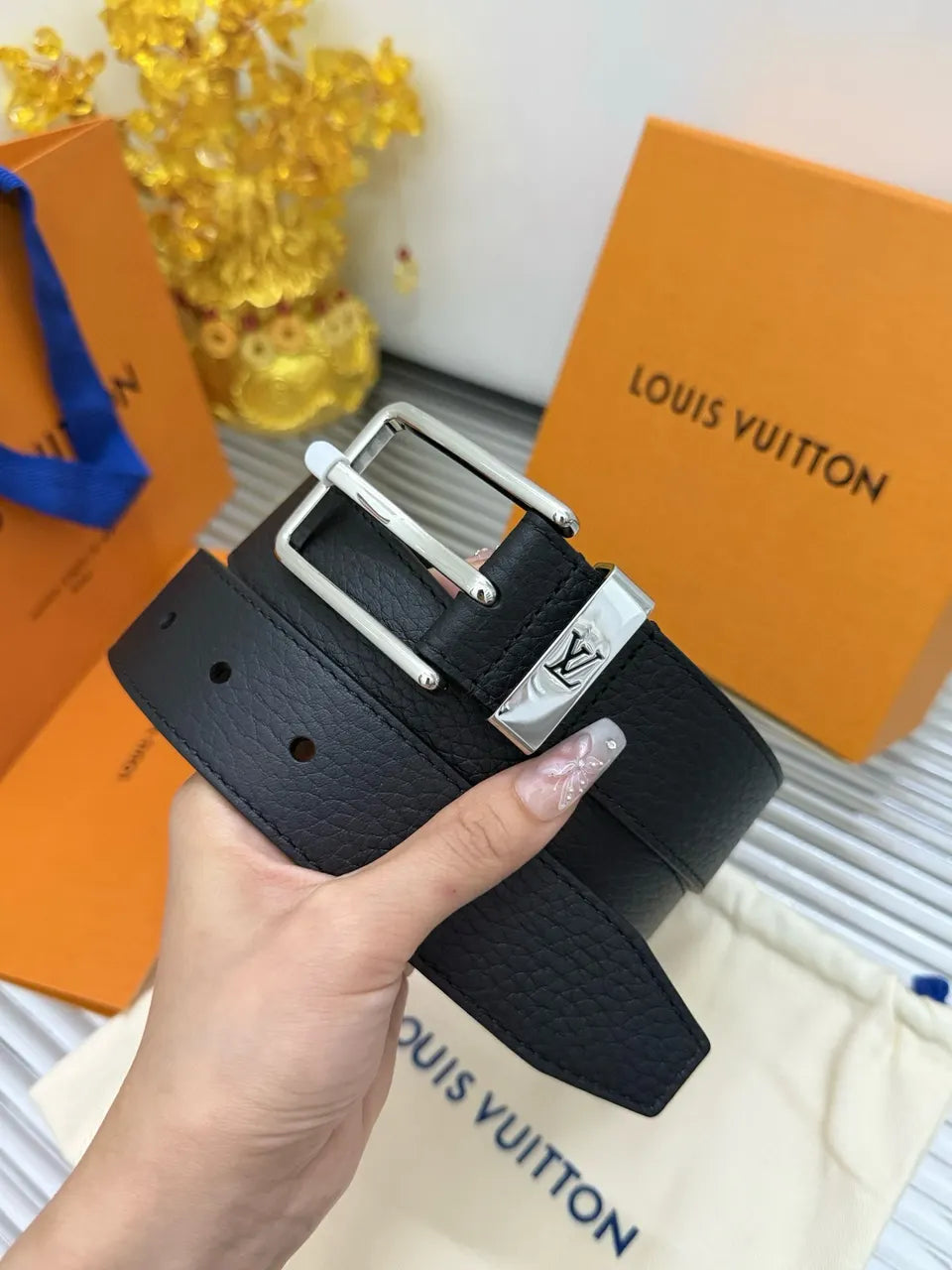 LV Black Pebble Leather Belt - Hình 2