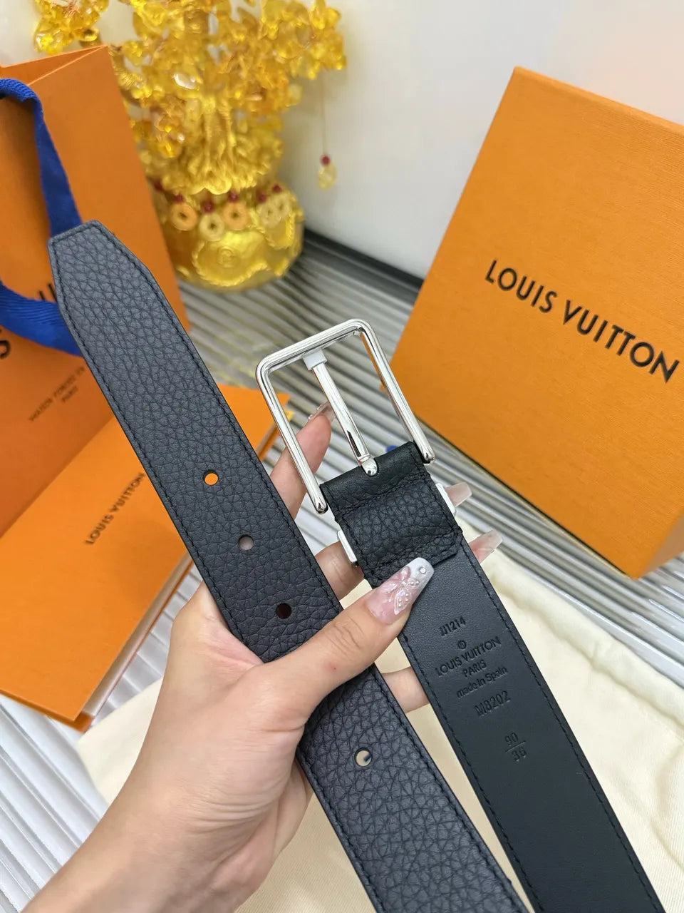 LV Black Pebble Leather Belt - Hình 3
