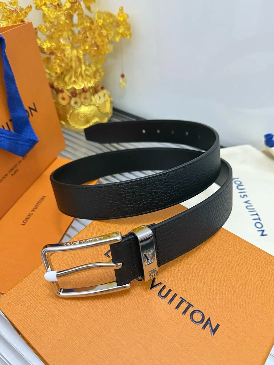 LV Black Pebble Leather Belt - Hình 4