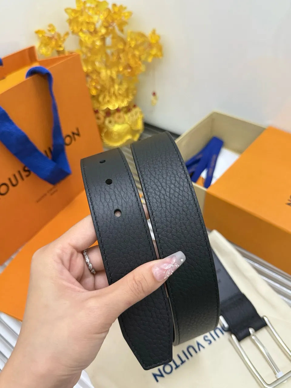 LV Black Pebble Leather Belt - Hình 8